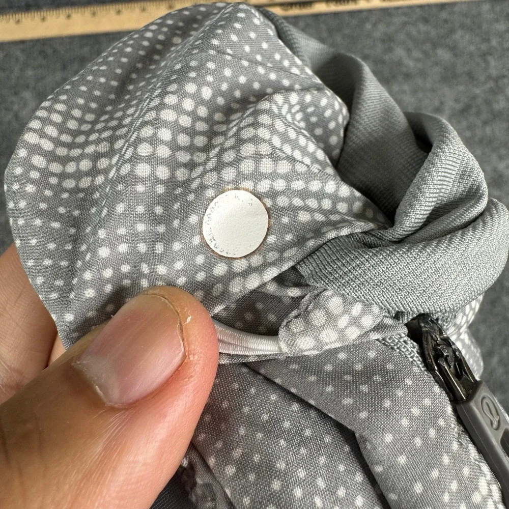 Lululemon Shorts Mens Size L Grey Dot Pattern Athletic Running Gym Shorts